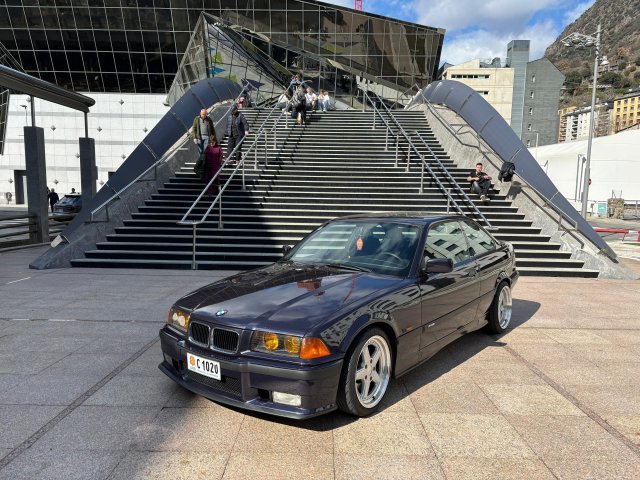 1º Cars &amp; Coffee